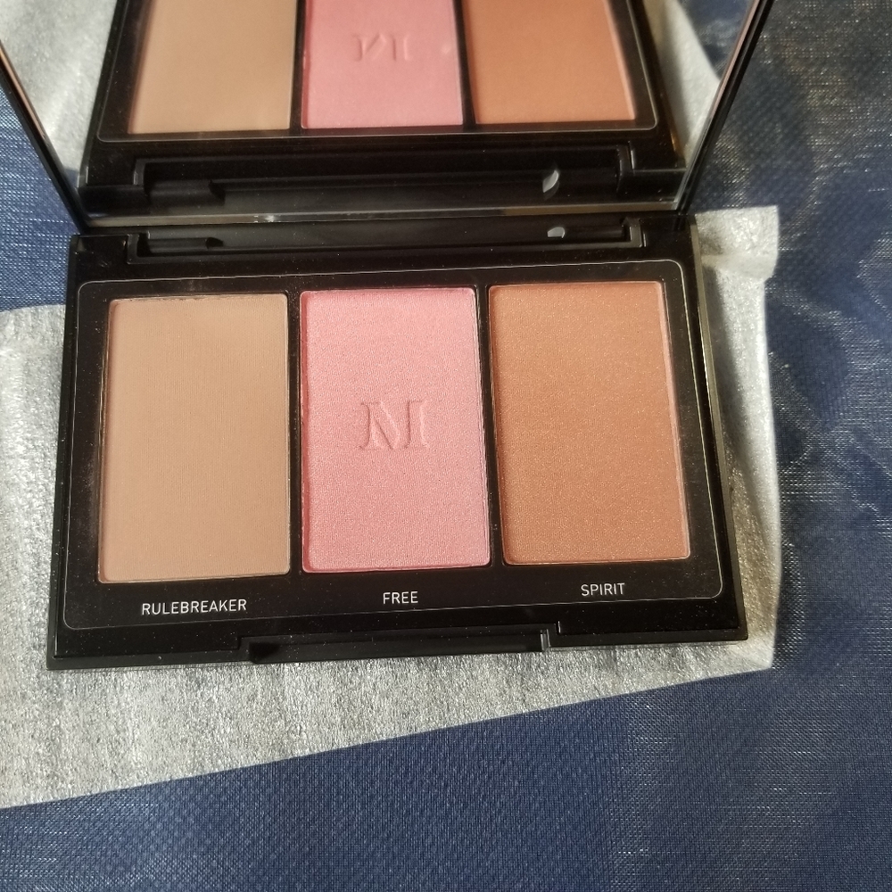 2/$30 - morphe blushing babes blush palette